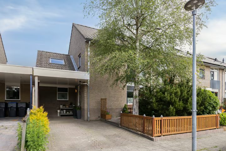 Pinksterbloem 96, Roden