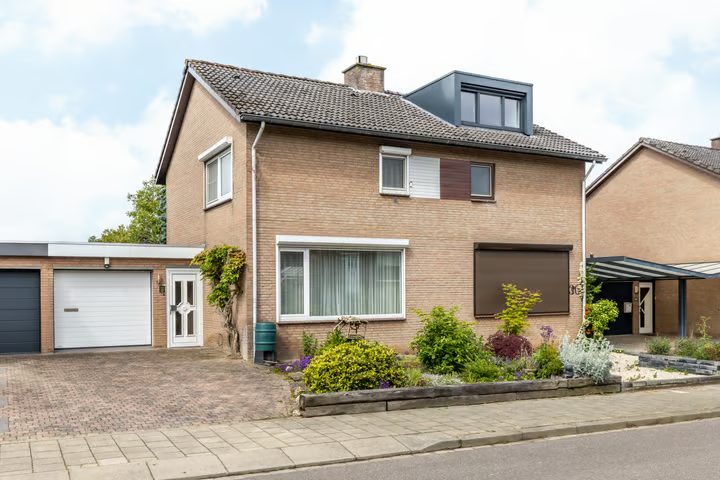 Tienbundersweg 28, Wijlre