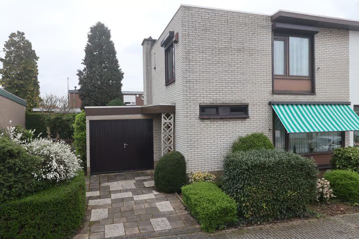 Pastoor Petrus Stevensstraat 16, Meerssen