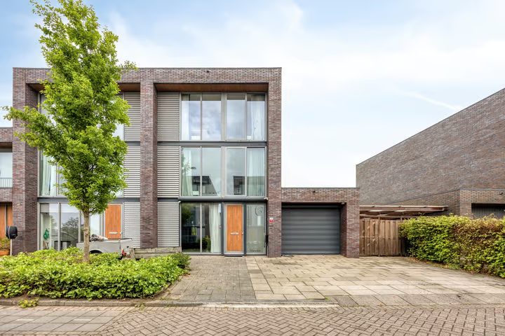 Makoré 6, Dordrecht