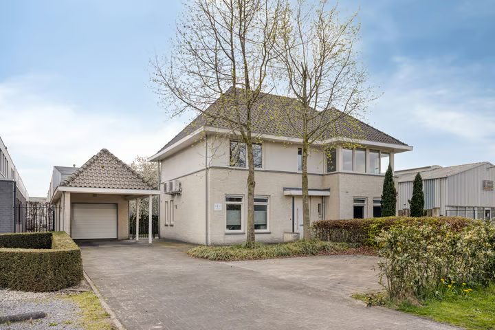 Industrieweg 9, Oost West en Middelbeers