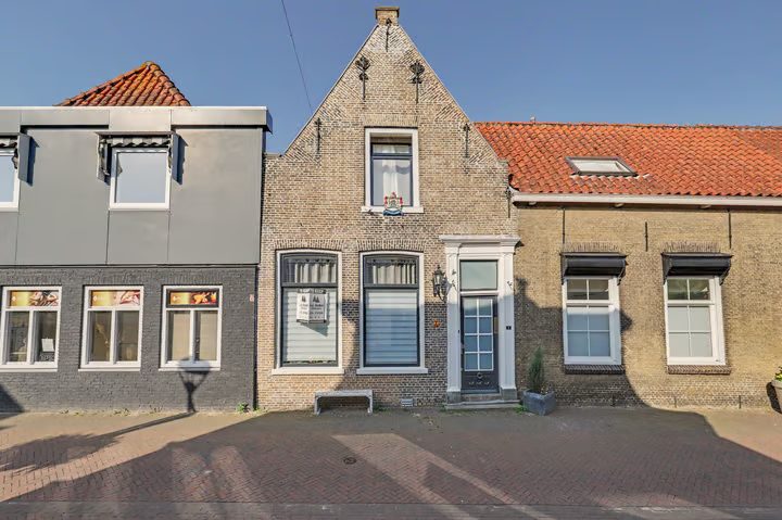 Kerkstraat 3, Strijen