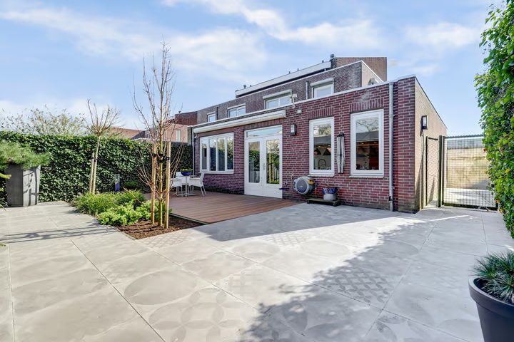 Akelei 12, Tiel