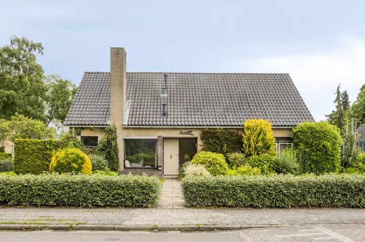 Tusseler 164, Lochem