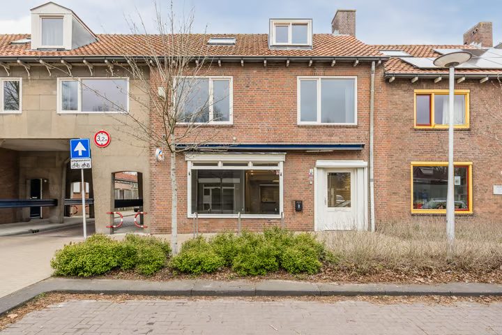 Pater van den Elsenplein 2, Tilburg