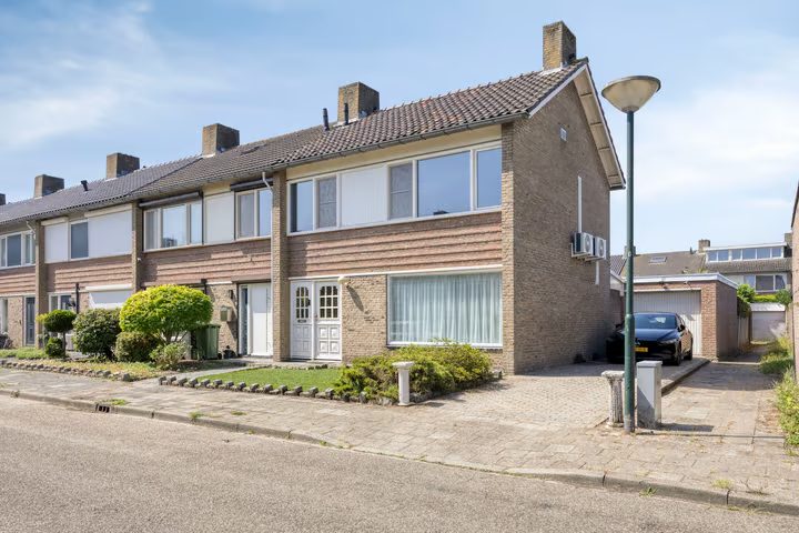 Leliestraat 1, Maarheeze