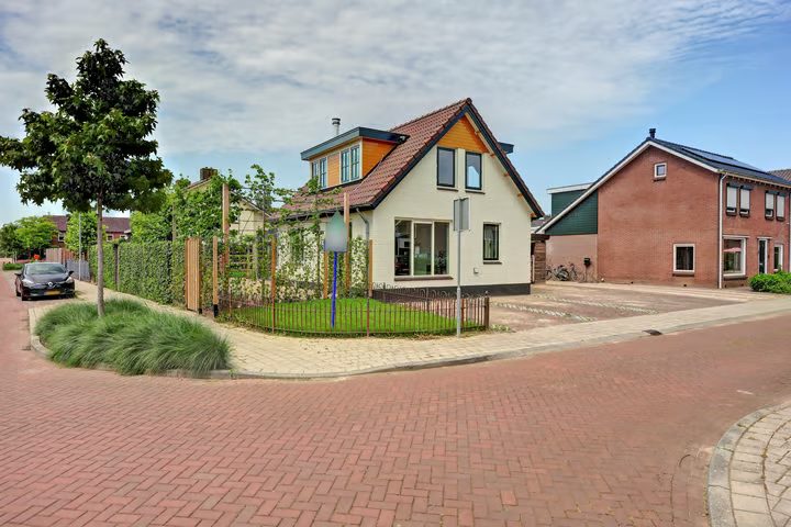 Pastoor Gribnaustraat 6, Giesbeek