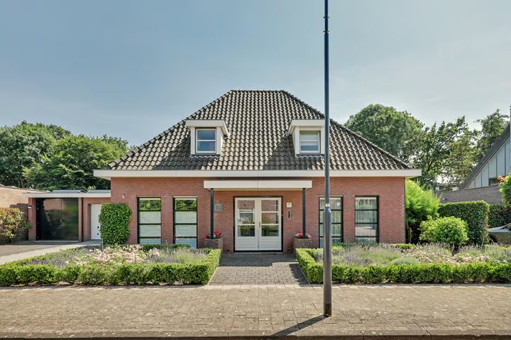 Esmoreitstraat 24, Oosterhout (NB)
