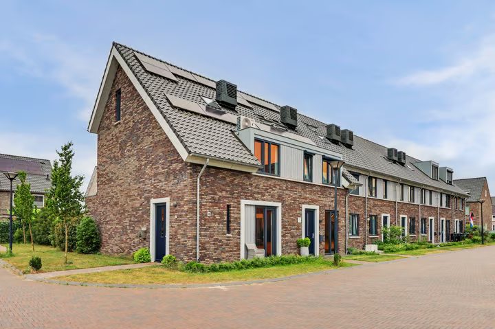 Kweepeer 16, Vlijmen