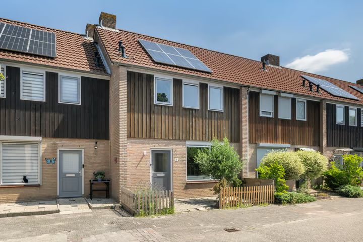 Wilhelminastraat 8, Sint-Maartensdijk