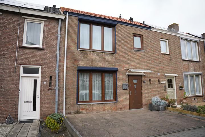 Mr. J.E. Risseeuwstraat 3, Oostburg