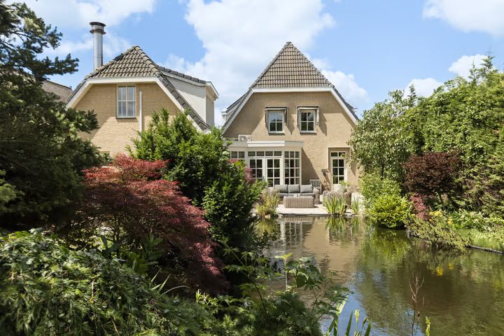 Burg de Zeeuwstraat 90, Numansdorp