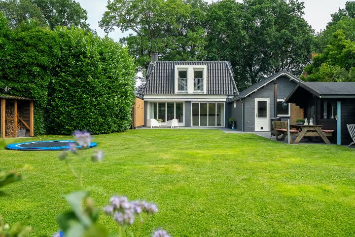 S.A. Haadsmastraat 4, Vries