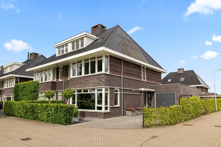 Grote Vuurvlinder 3, Tiel