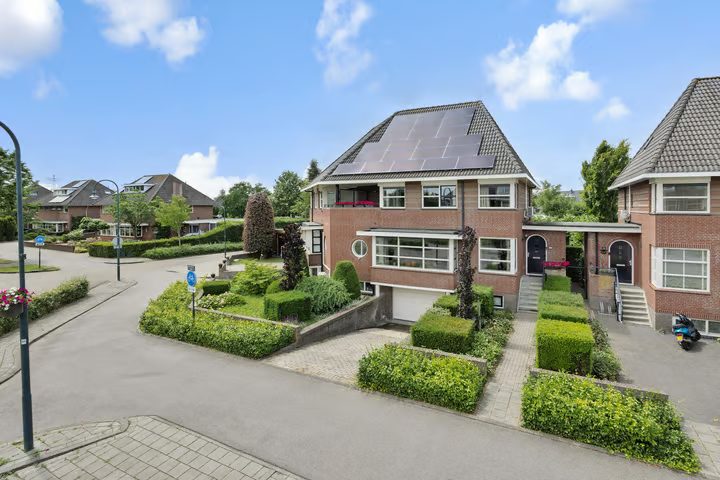 Dierdonklaan 77, Helmond