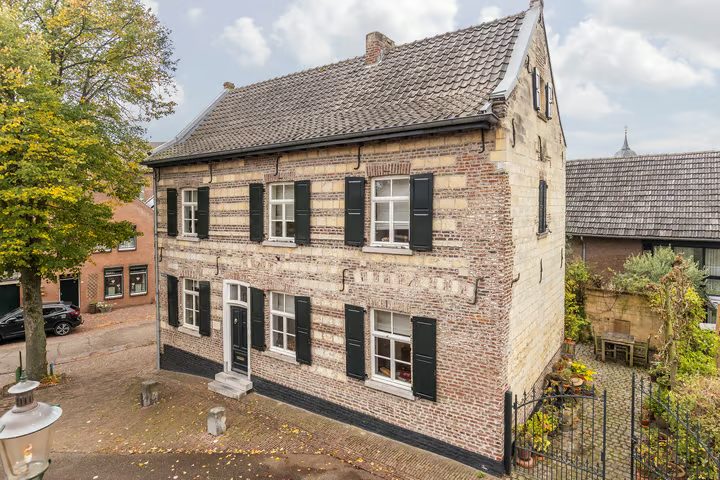 Hoolstraat 1, Urmond