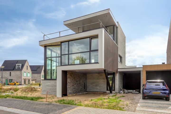 Strengen 24, Uden