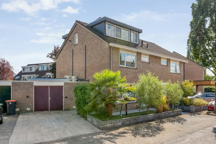 Krulmate 28, Zwolle