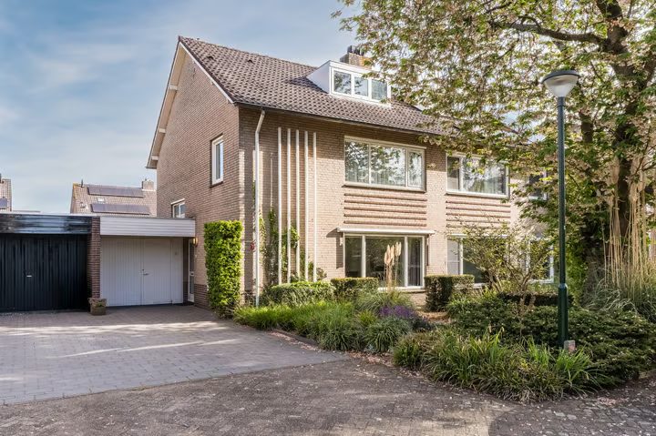 Zonnedauwhof 12, Nuenen