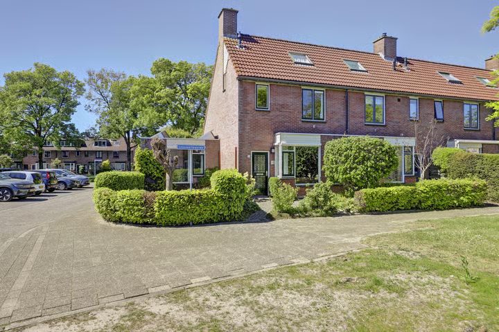Leeuwerikweide 2, Houten