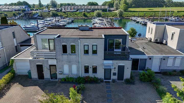 Blauwe Reiger 38, Lathum