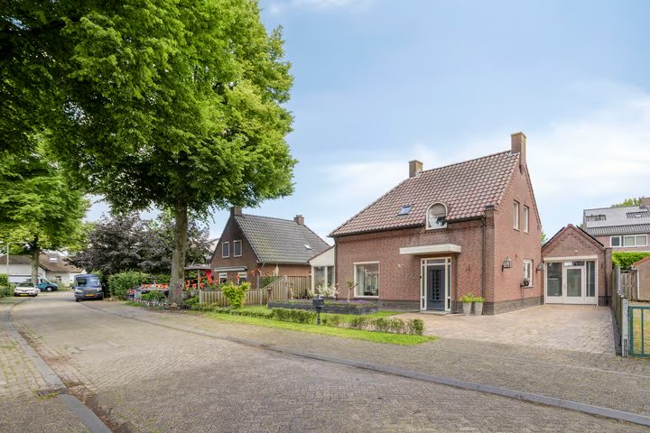 Pastoor van Hapertstraat 33, Lith
