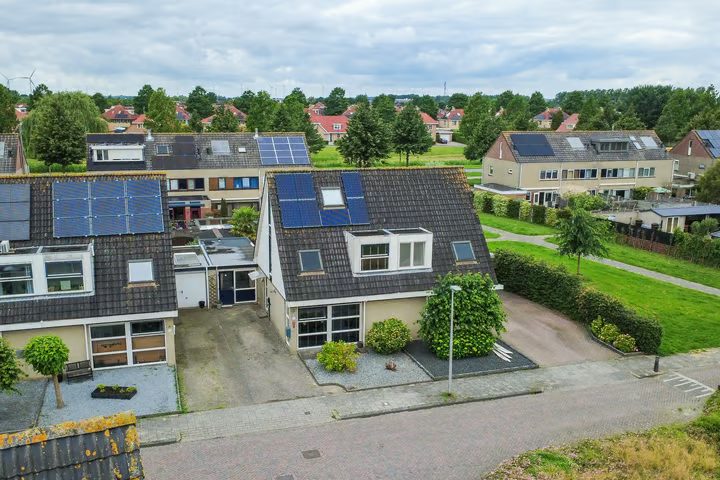 Carolusgulden 17, Dronten