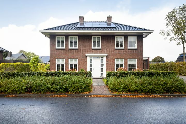 De Dellen 35, Surhuisterveen